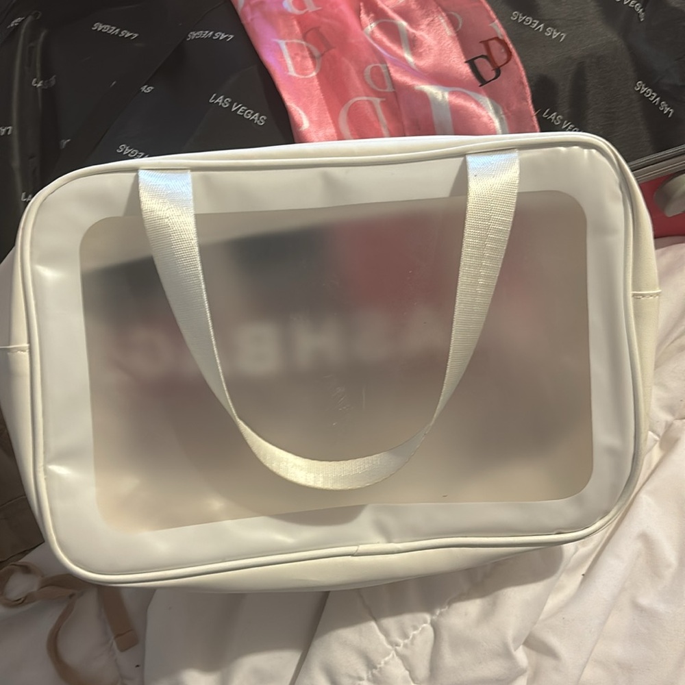 WASH BAG - Picture 2 of 2